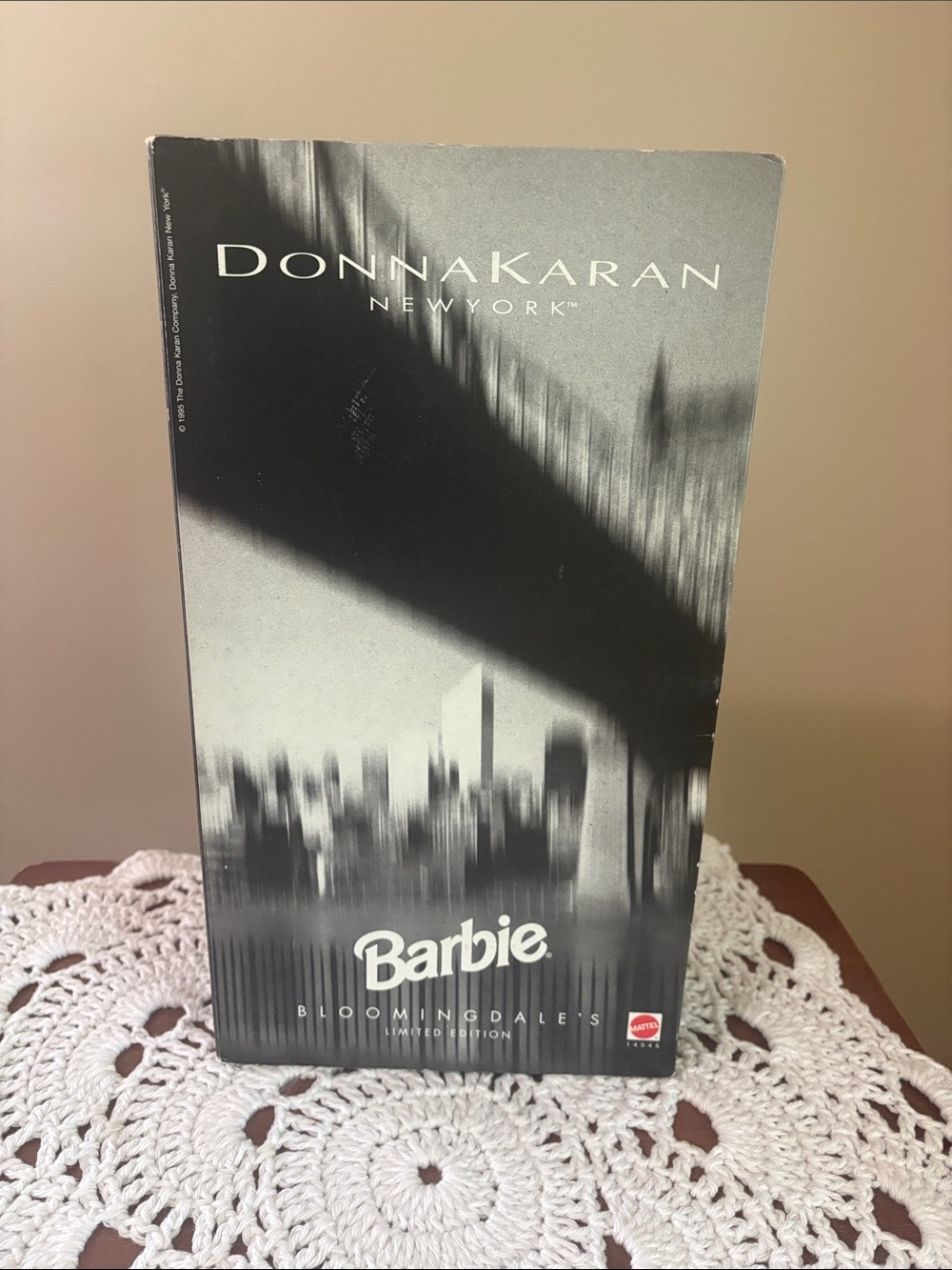 Barbie BloomingDale's Limited Edition By Donna Karan 1995 - Picture 2 of 4